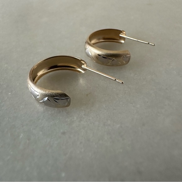 14k Solid Gold Two Toned Etched Post Earrings - Picture 11 of 16